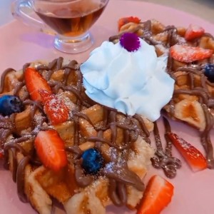 waffles con Nutella y blueberries