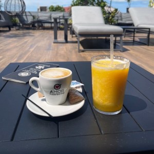 Latte y Jugo de maracuya