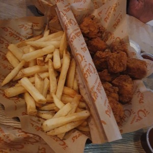 combo para 2 personas, 16 bonless con papas y 2 sodas 
