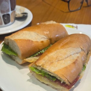 salami con queso