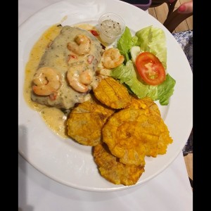 Filete de Corvina Rellena de Camarones