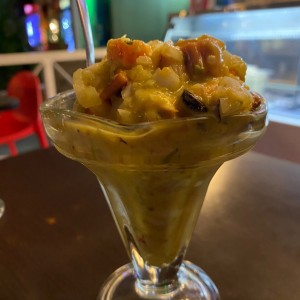 Ceviche mixto en salsa