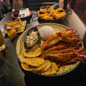 Langosta y paella 