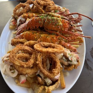 Langosta con canasta de patacones