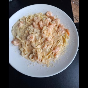 Pasta con Camarones en salsa blanca 