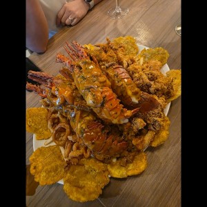 Picada de mariscos con langostas