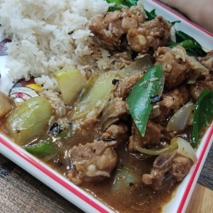 Costilla salteada con arroz 