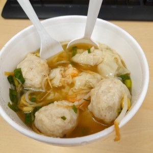 sopa de Waton de camarones