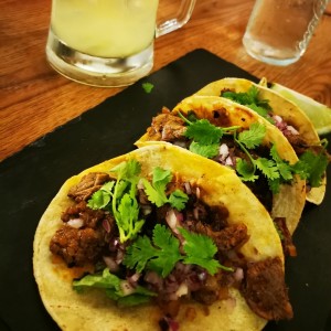 Tacos de carne asada