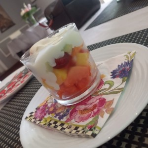 Frutas Frescas con Yogurt Casero