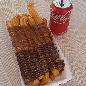 churros con manjar y chocolate