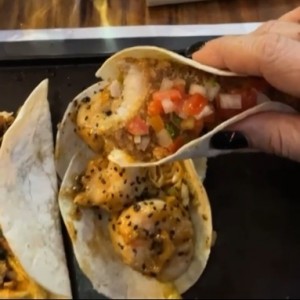 Taco de pescado y camaron