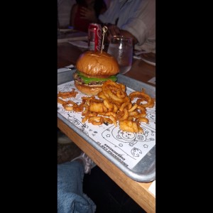 Burger & Sandwiches - HAMBURGUESA AMERICANA.
