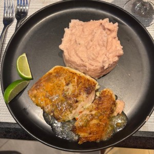 Filete de salmon con pure de otoe