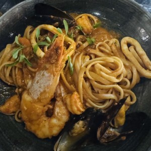 Pasta Puttanesca con Pesce di Mare