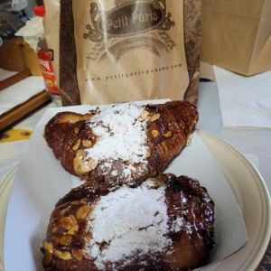 croissant chocolate y croissant de Almendra