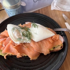 PETIT DÉJEUNER - Avocado Toast