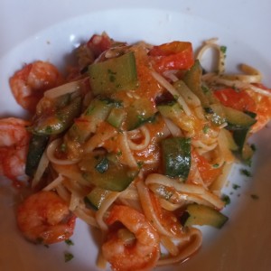 Linguini con camarones