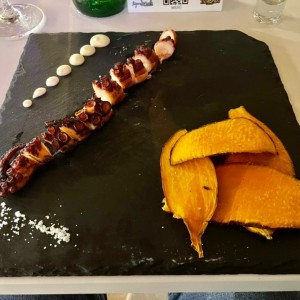 Pulpo al carbon y camote