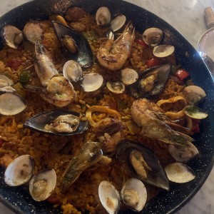 Paella Mar y Tierra