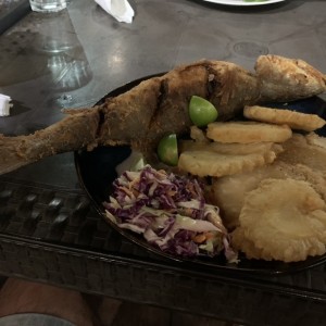 Pescado Entero Chombo Style