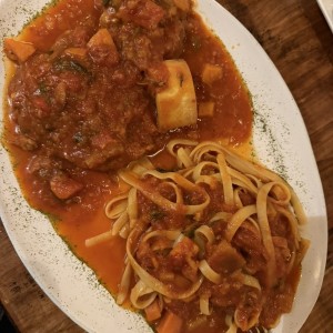 Oso buco con pasta en su salsa