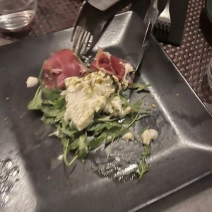 Burata con jamon serrano