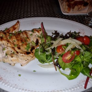 pollo a la plancha con ensalada