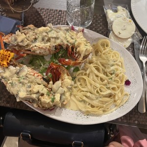 Langosta en salsa blanca ? con spaghettis