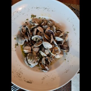 almejas al ajillo
