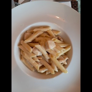 Alfredo con pollo Kids menu