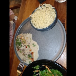 Pechuga de pollo con spaguetti