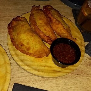 EMPANADITAS ARGENTINAS (3U) FRITAS