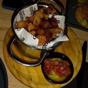 ENTRADAS - CHICHARRONES