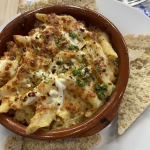 Pasta con polloy tocino