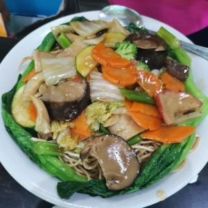 Chow mein frito 