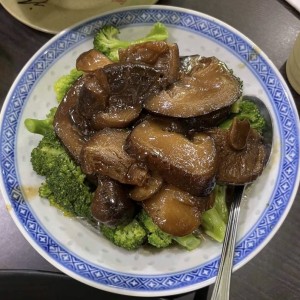 Brocoli con hongos Shiitake
