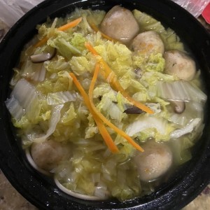 Sopa de fildeos con bolita de pescado