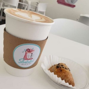 cafe y empanada carne