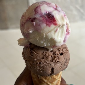 Helado Yogurt de frutos rojos y Ferrero 