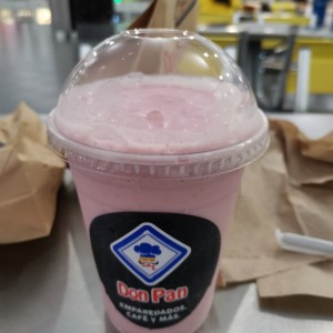 Juego de fresa con leche