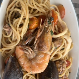 Spaghetti con Mixto de Mariscos