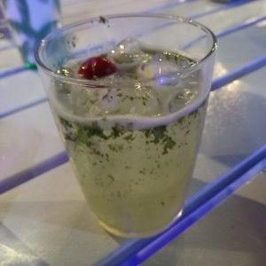limonada con hierba buena