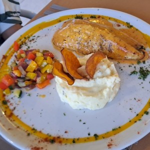 Filete de Pescado en Salsa de Coco y Mango