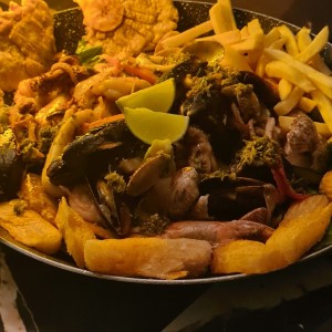 picada mixta de mariscos