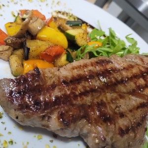 tahliata de carne con vegetales 