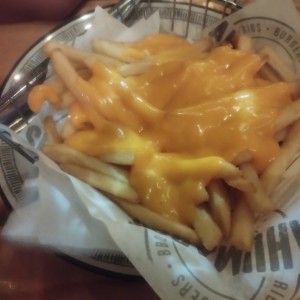 orden de papas, con queso cheddar adicional