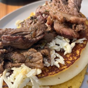 Cachapa con roast beef