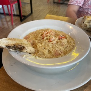 Pasta Alfredo con Camarones