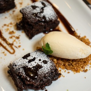 Brownie con helado